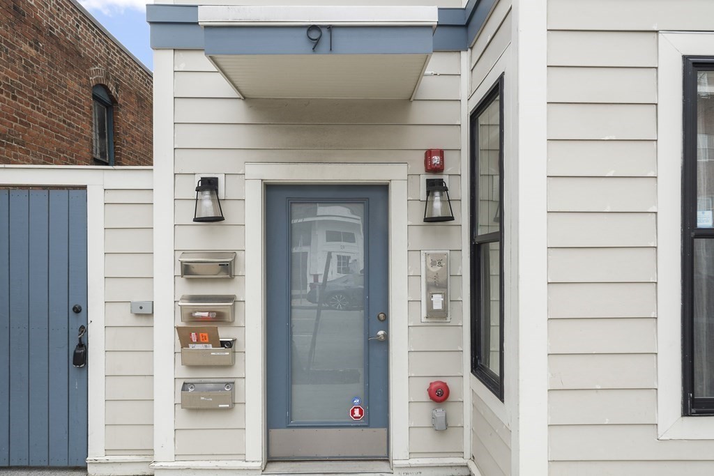 91 Chelsea St, East Boston