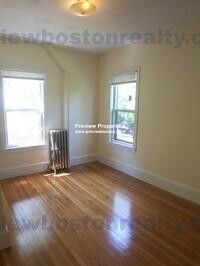 18 Fairbanks St, Oak Square