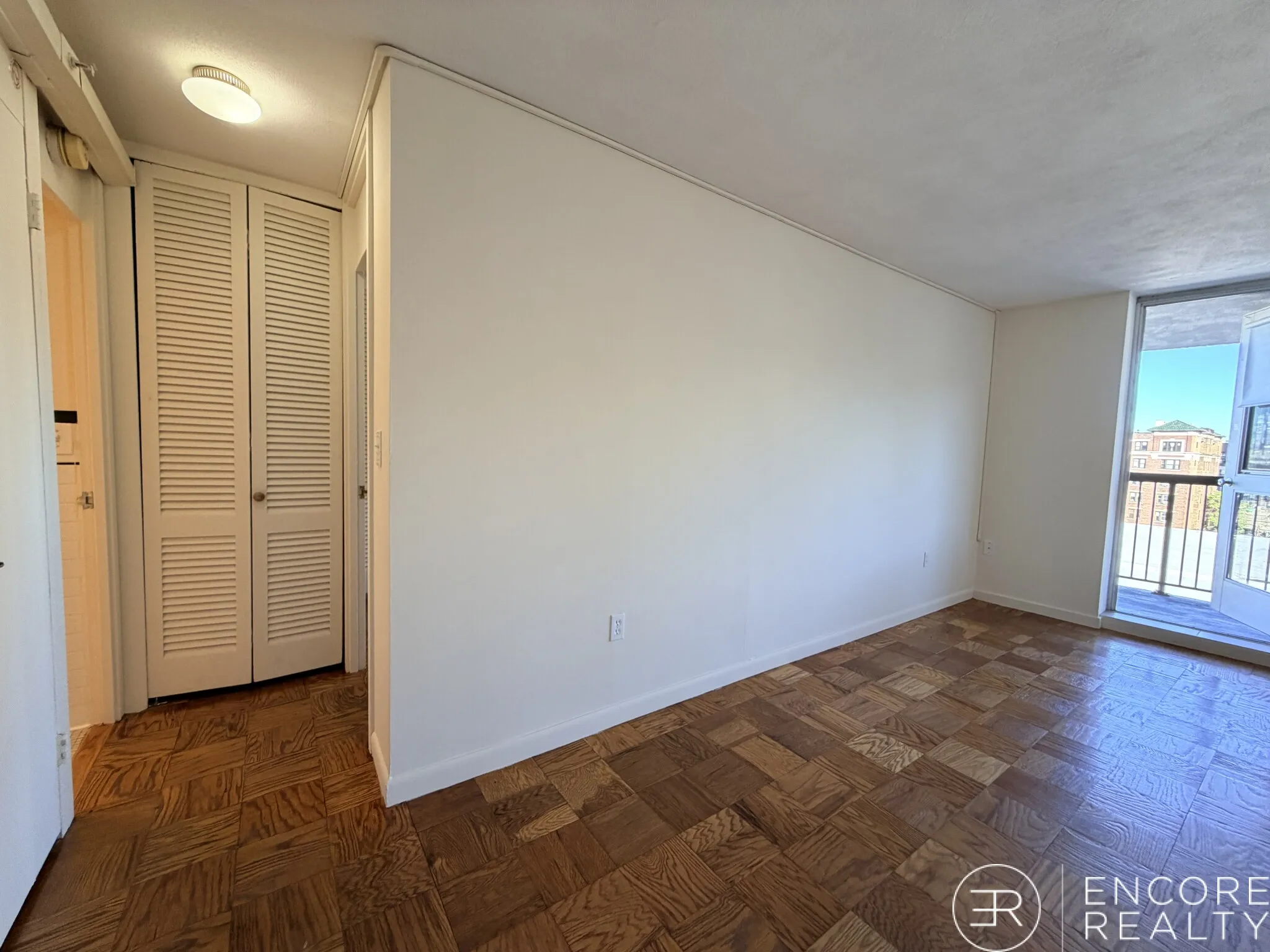 101 Monmouth Ct, Longwood