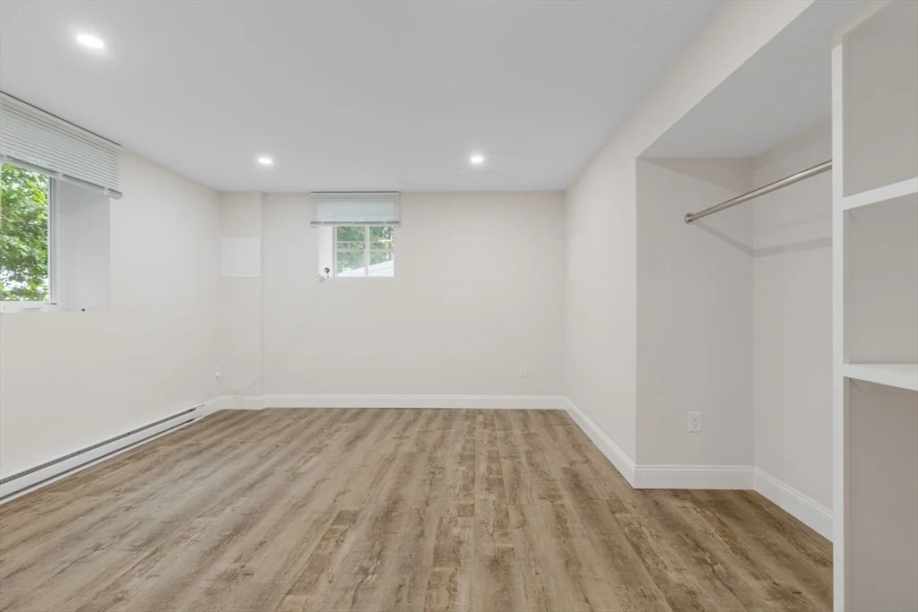 24 Carthay Cir, Newton Highlands
