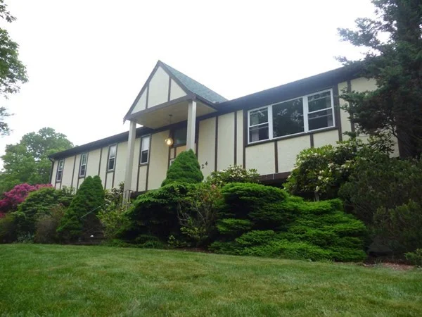 124 Hampton Rd, Sharon