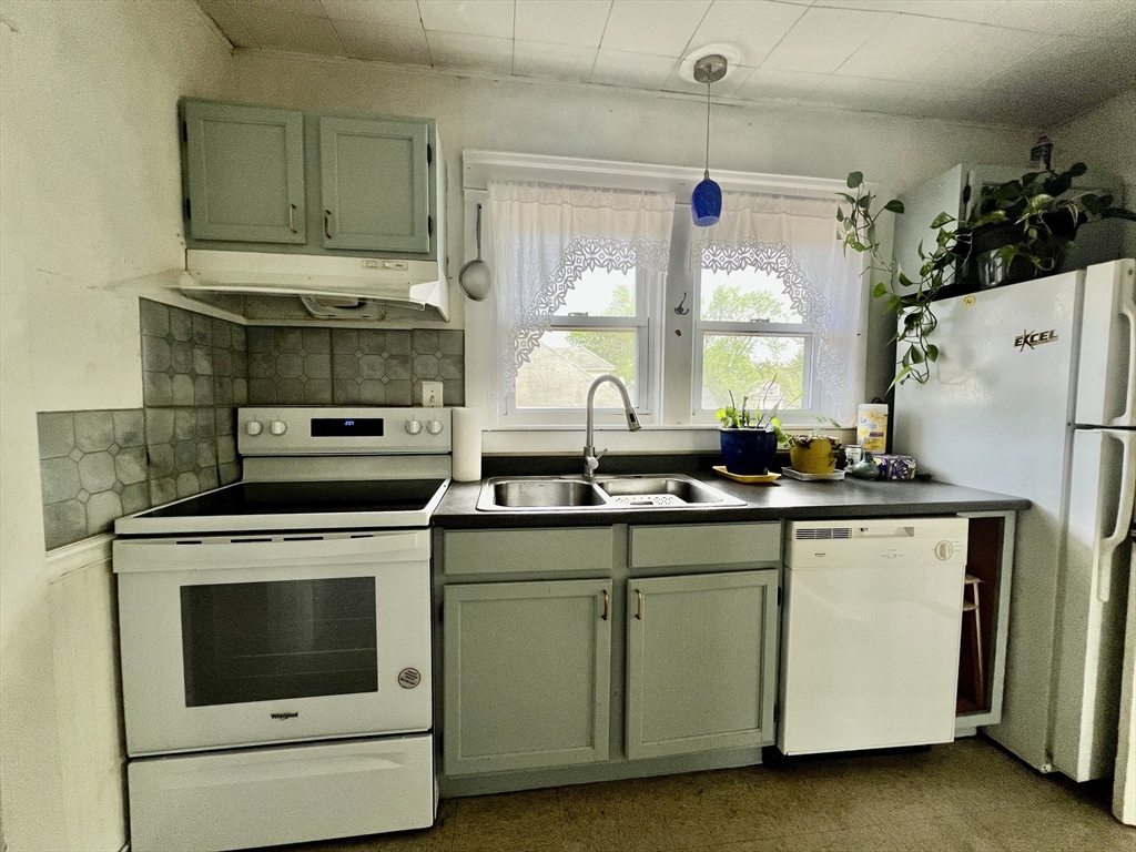 15 Baltic St, Attleboro