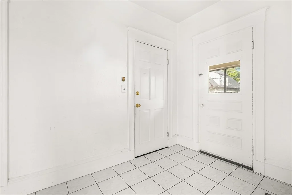 36 Windsor Rd, Davis Square