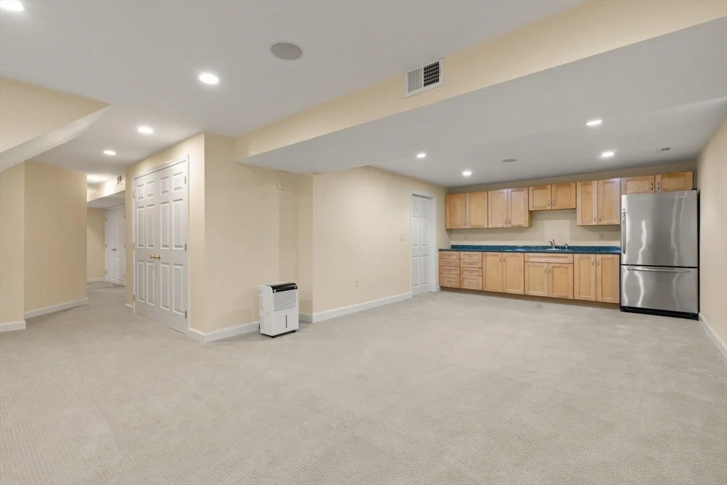 25 Saddle Club Rd, Lexington