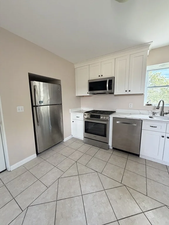 6 Edwards Pl, Chelmsford