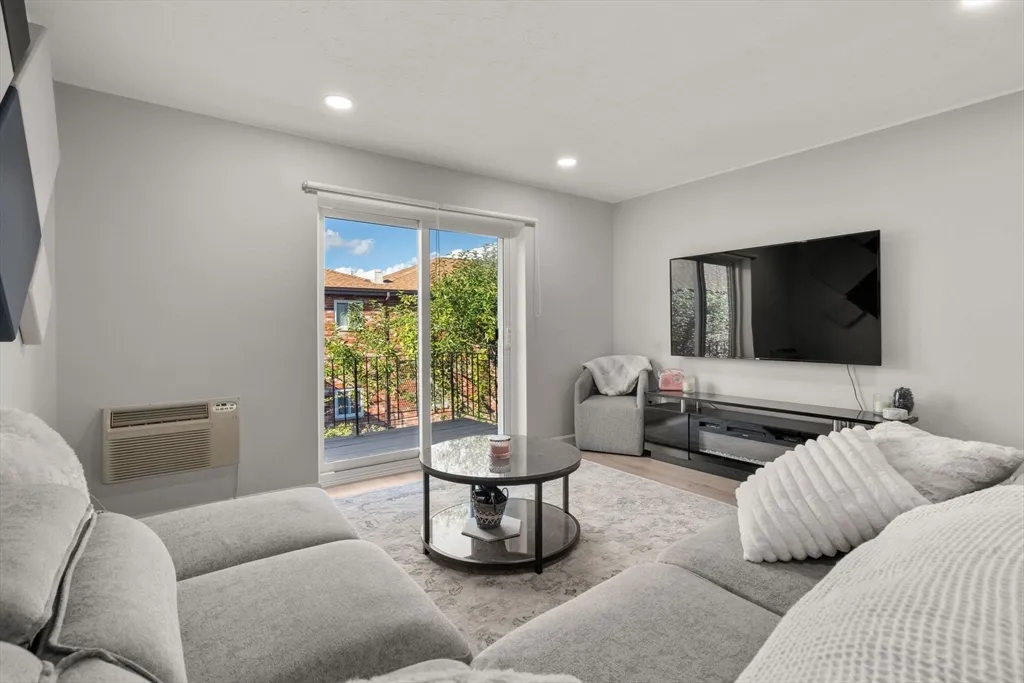 23 Westgate Rd, West Roxbury