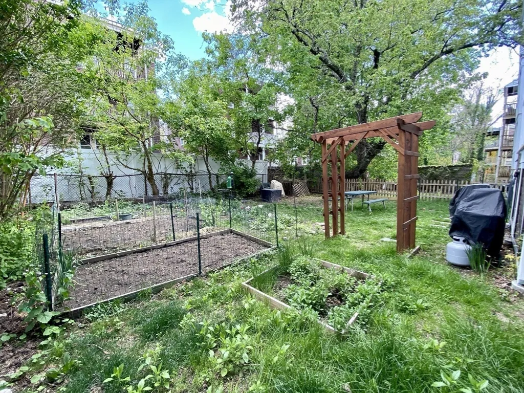 12 Saint Peter St, Jamaica Plain