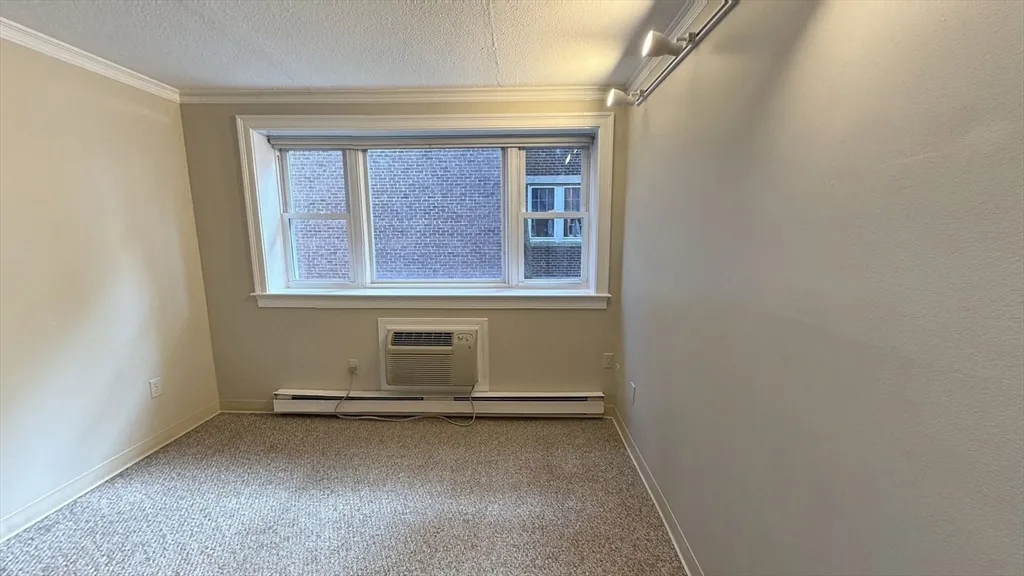 1691 Cambridge St, Mid-Cambridge