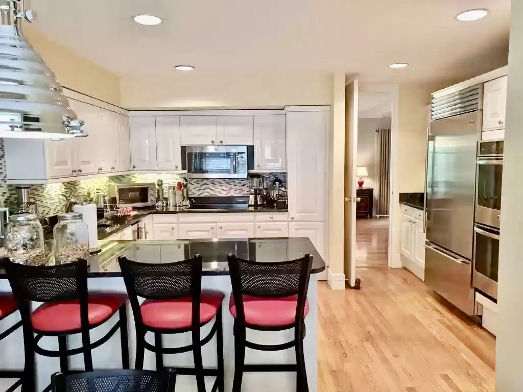 253 Nahanton St, Oak Hill