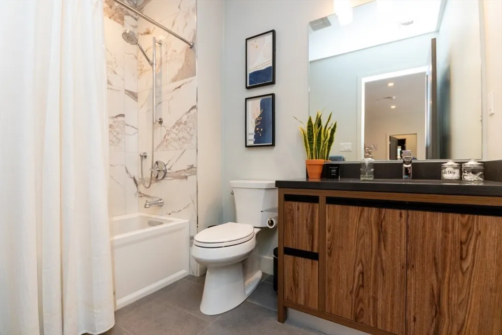 533 East 2nd St, South Boston