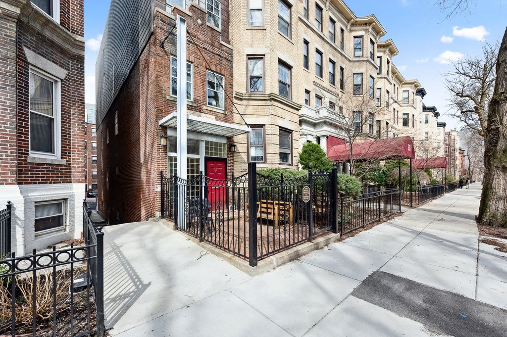 37 Queensberry, Fenway