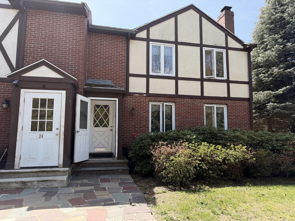 26 Hammond Pond Pkwy, Chestnut Hill