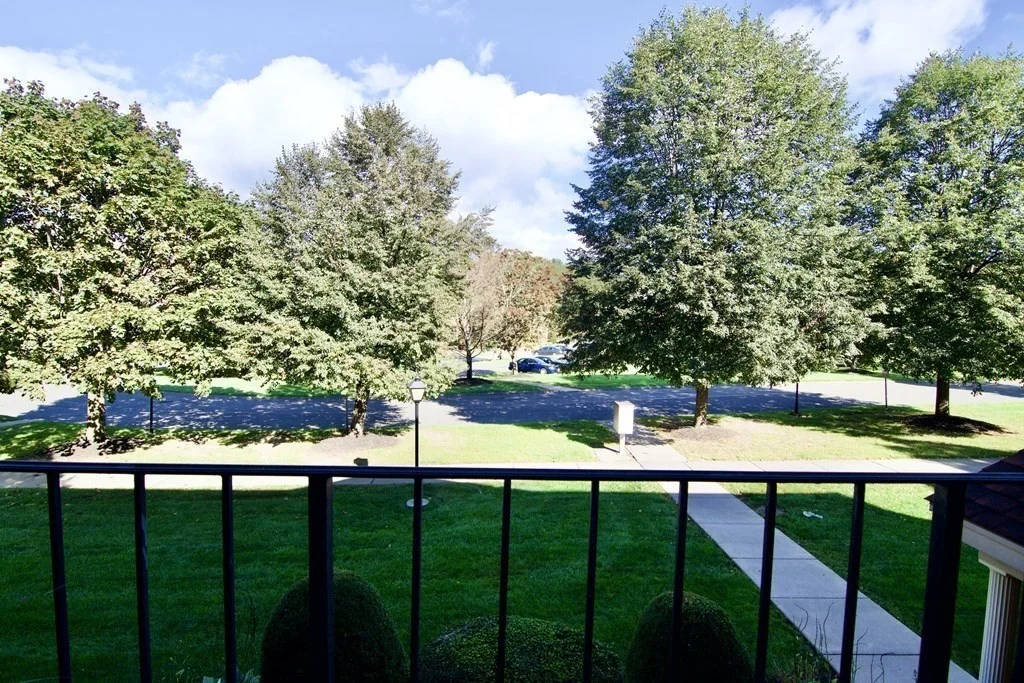 22 Maple Crest Cir, Holyoke