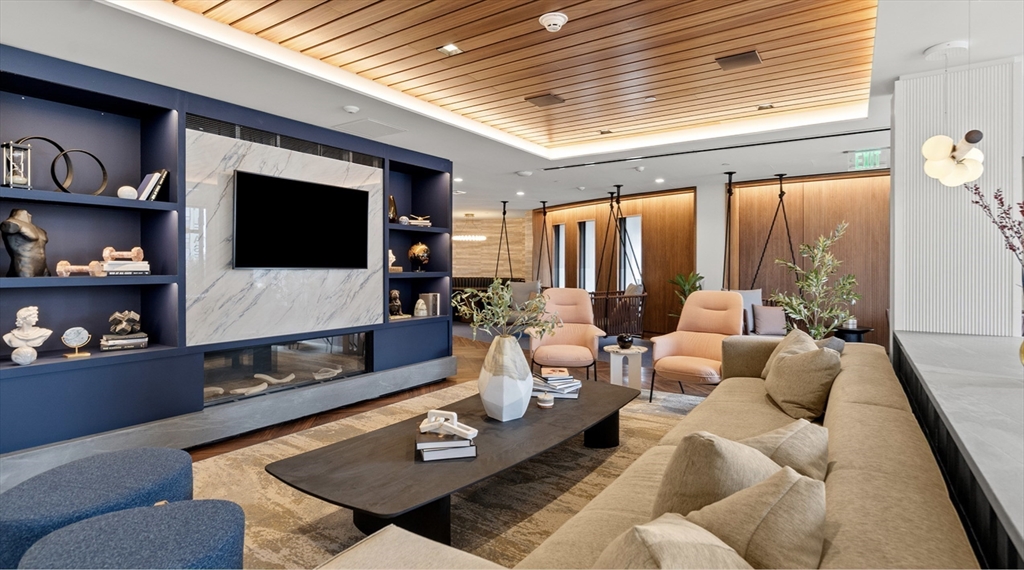 1515 Commonwealth Ave, Brighton