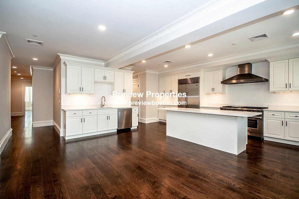 11 Alton Pl, Coolidge Corner