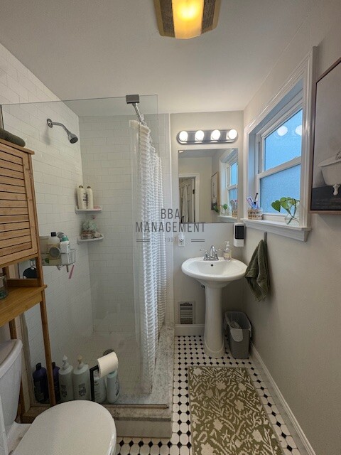 58 Saunders St, Allston