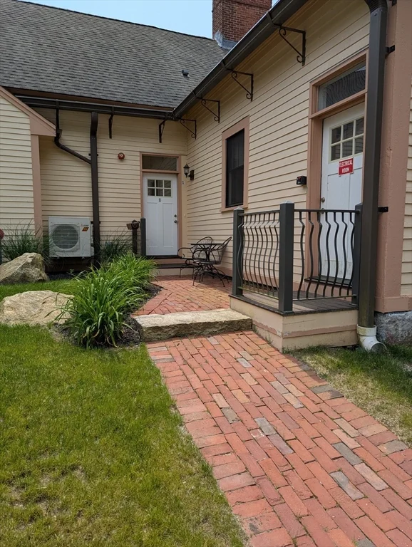 352 Manchaug Rd, Sutton