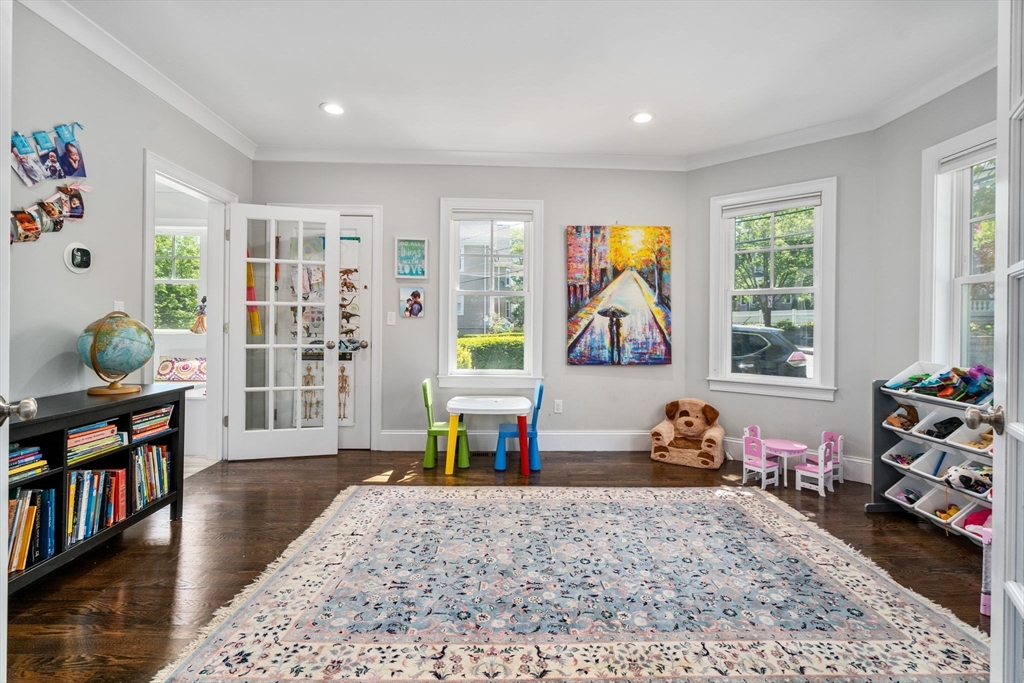 119 Charlesbank Rd, Newton Corner