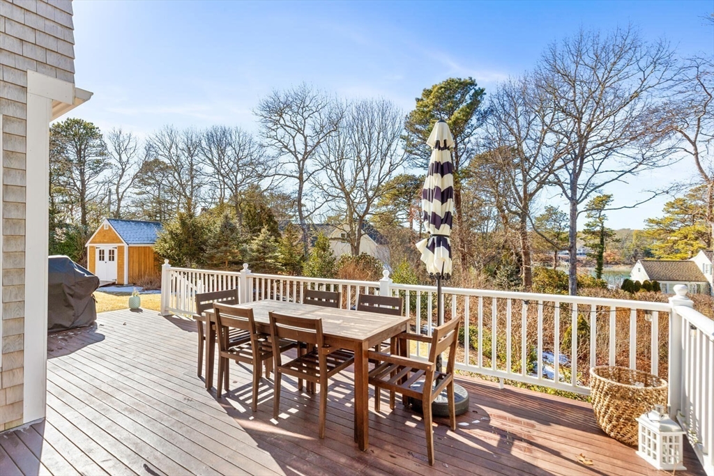 110 Clamshell Cove Rd, Cotuit