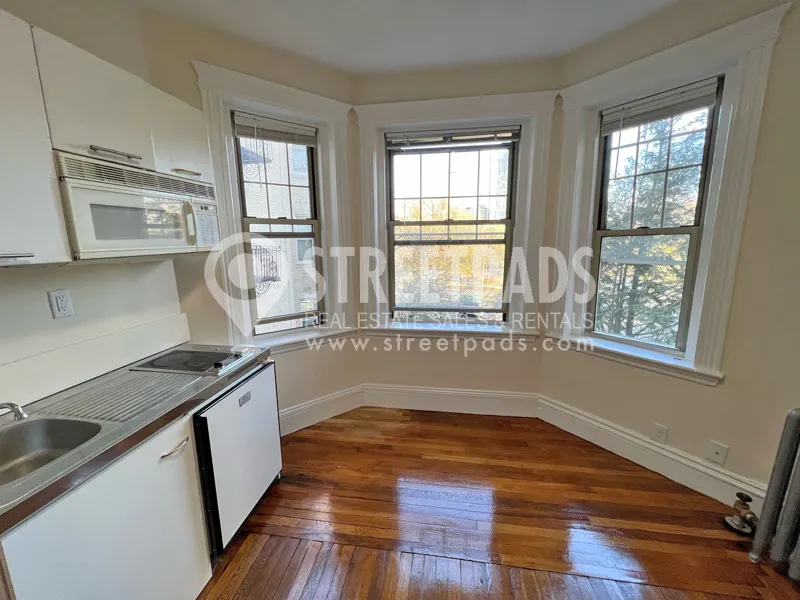 27 Park Dr, Fenway