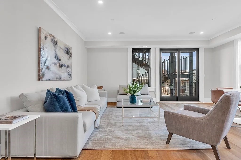 9 Glover Ct, South Boston