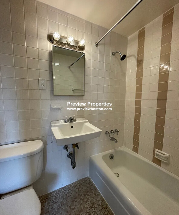 172 North Beacon St, Brighton