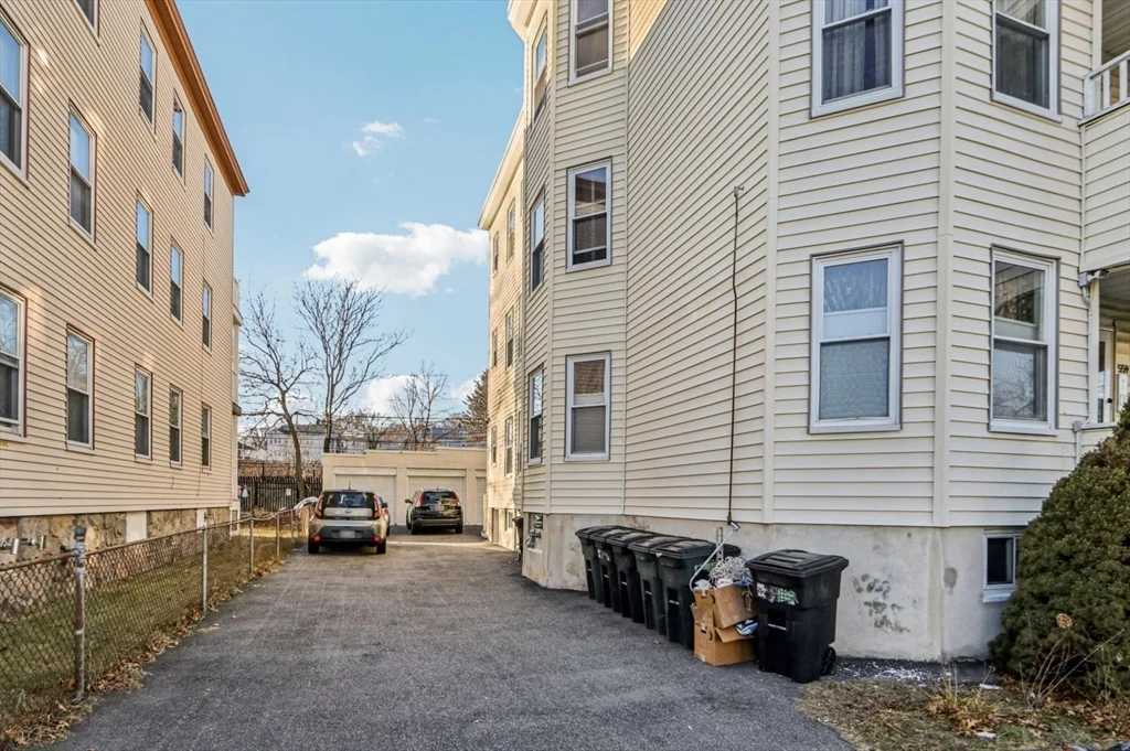 559 Hyde Park Ave, Roslindale