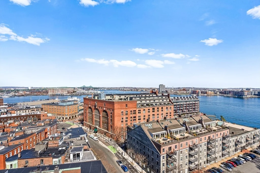 300 Commercial St, Waterfront