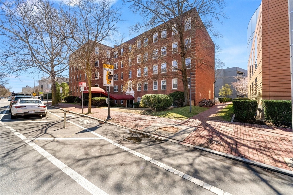 1716 Cambridge St, Mid-Cambridge