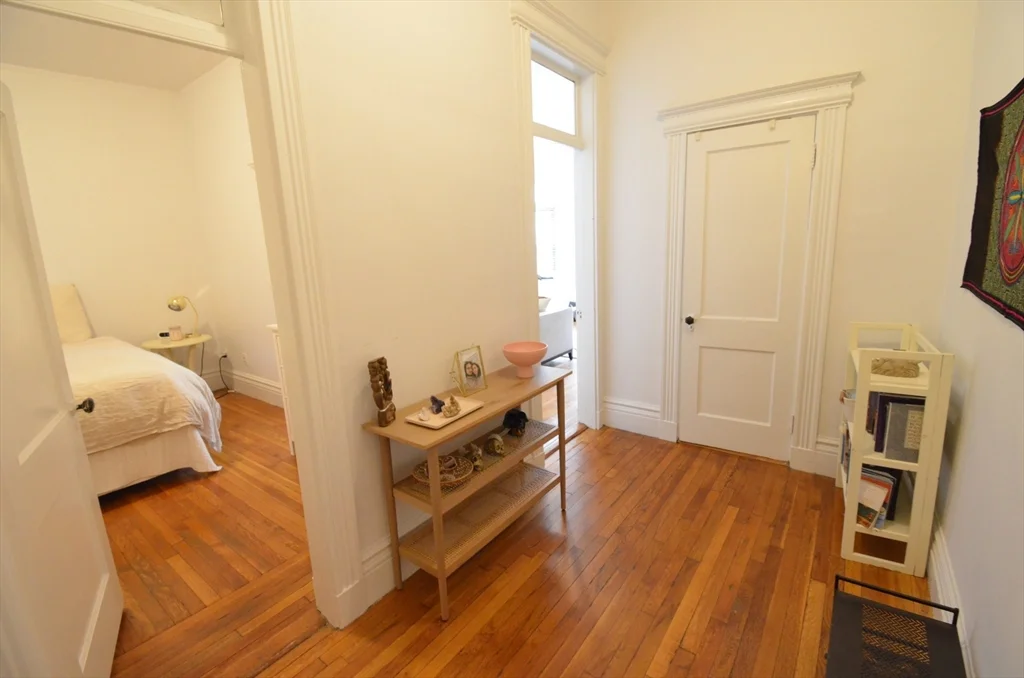 1109 Boylston St, Fenway