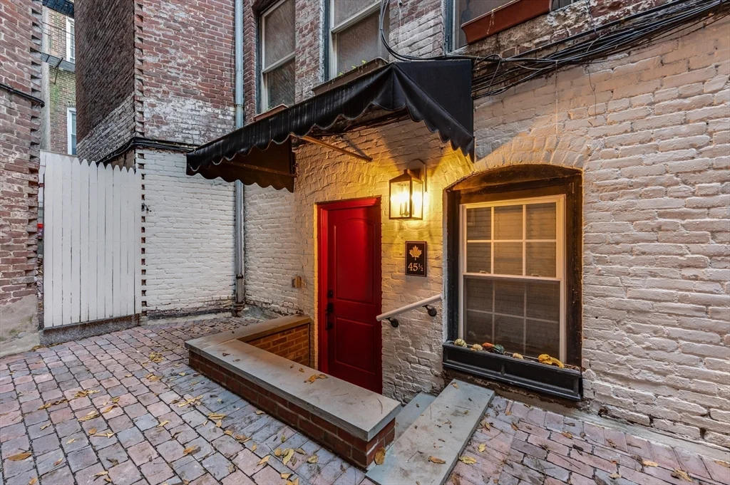 45 1/2 Garden St, Beacon Hill