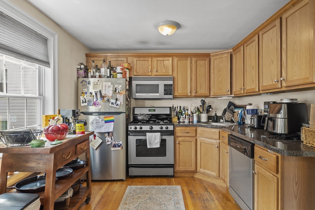 16 Gates St, South Boston