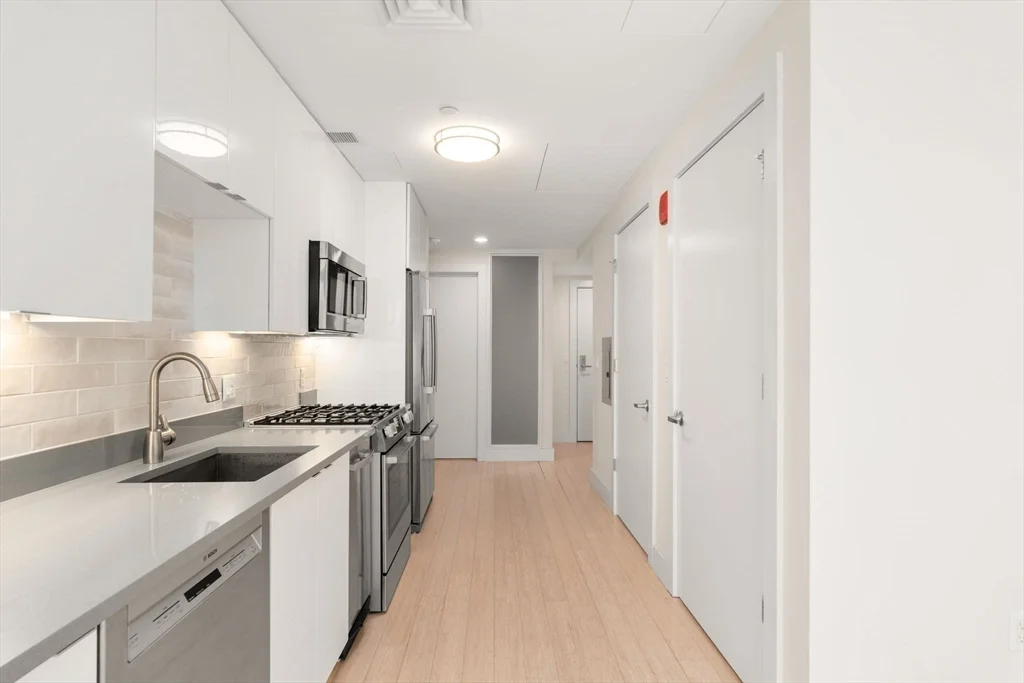 121 Portland St, West End