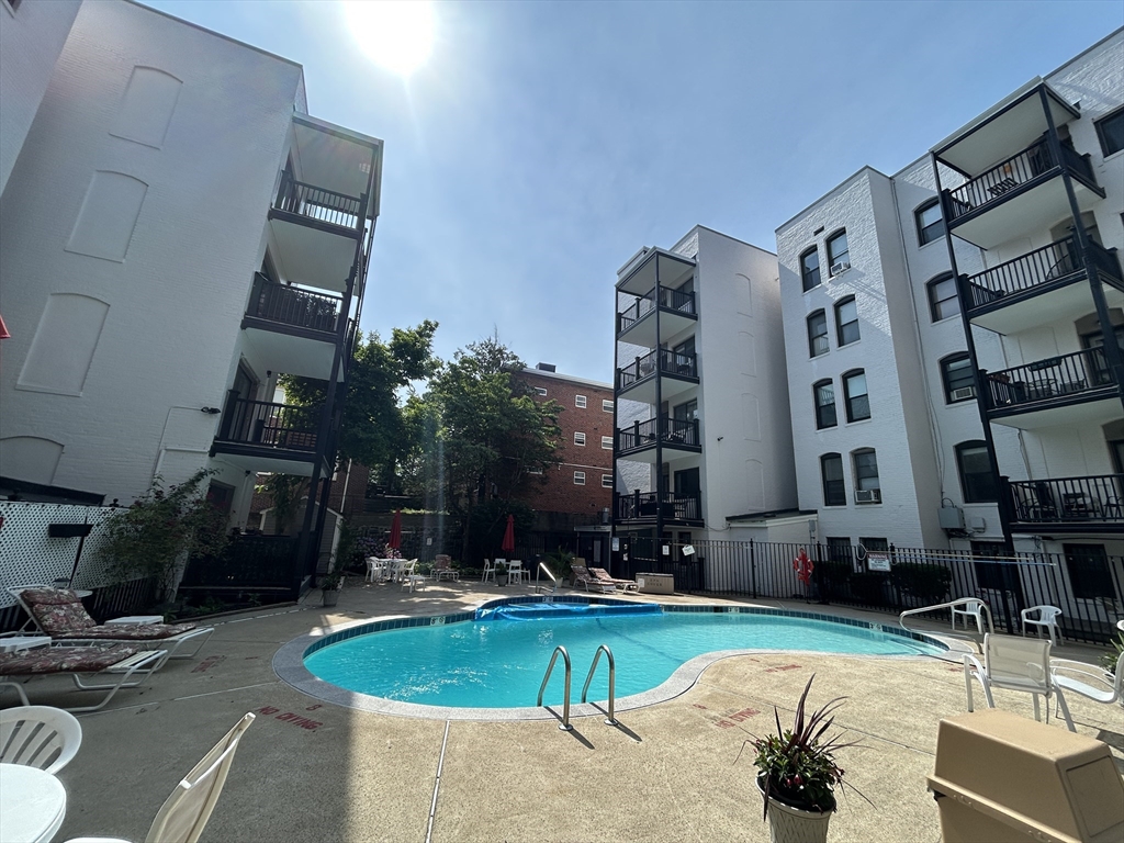 4 Commonwealth Ct, Brighton