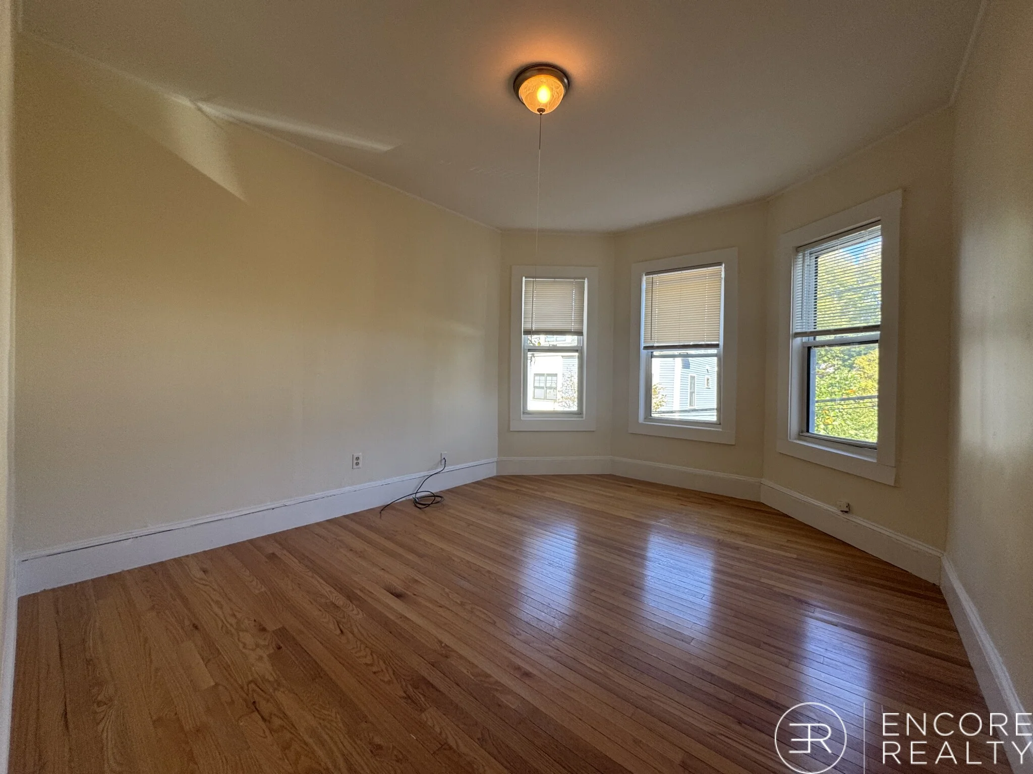 4 Watson St, Cambridgeport