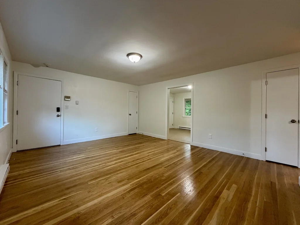 15 Park Ave, Foxboro