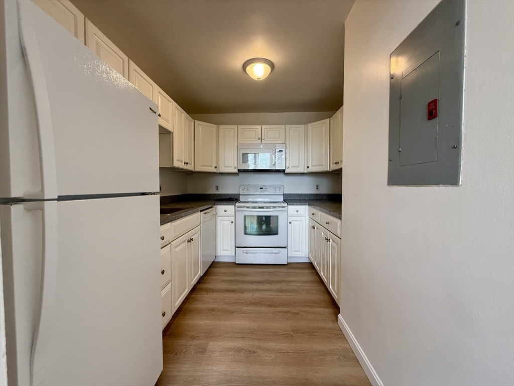 6 S Washington St, North Attleboro