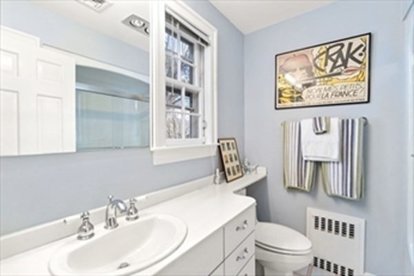 124 Rangeley Rd, Chestnut Hill