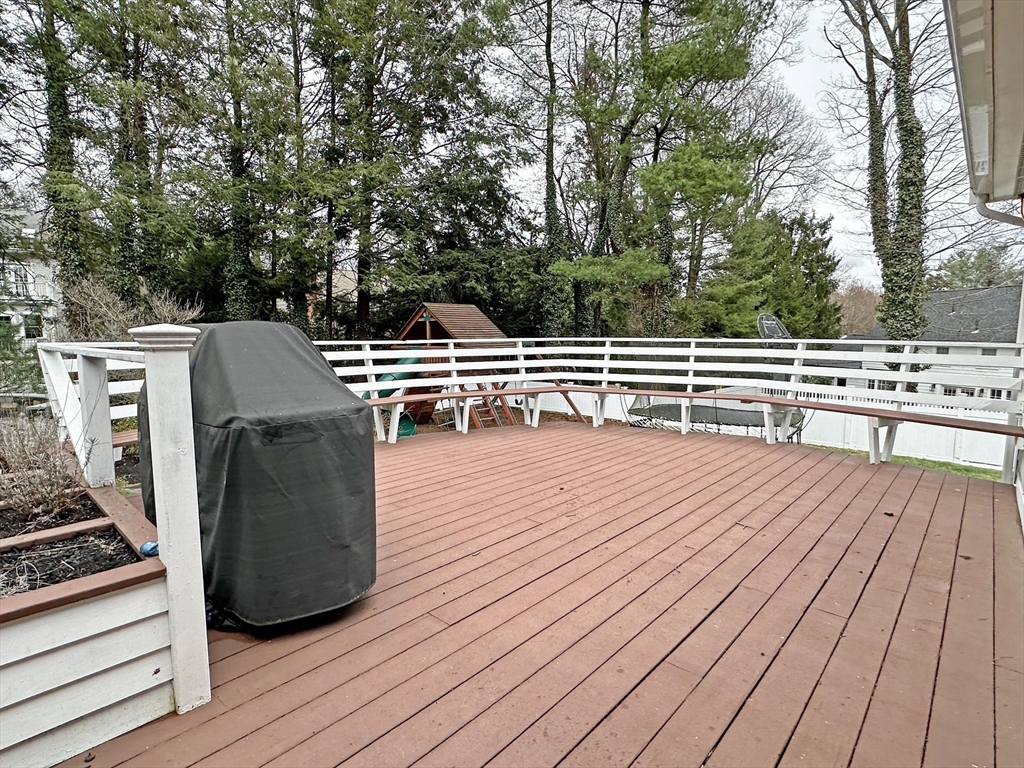 9 Lantern Rd, Belmont