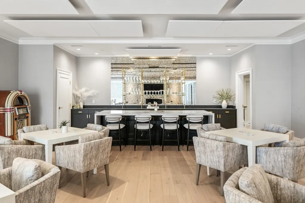 35 Littles Point Rd, Swampscott