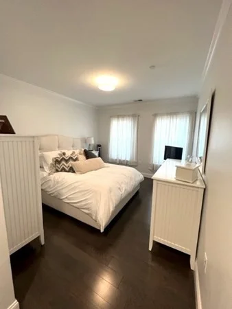 728 E Broadway, South Boston