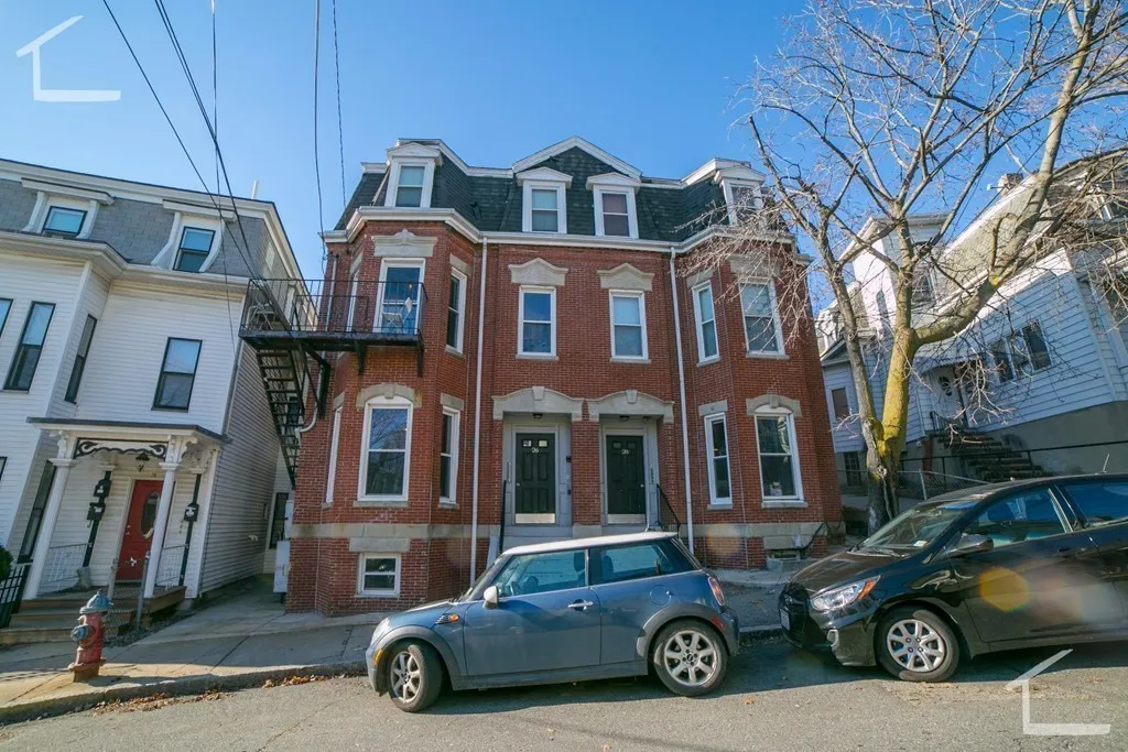 26 Pinckney St, East Somerville