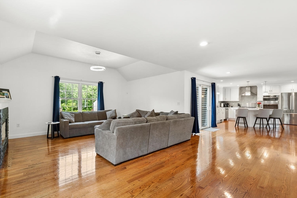 10 Carol Ave, Burlington