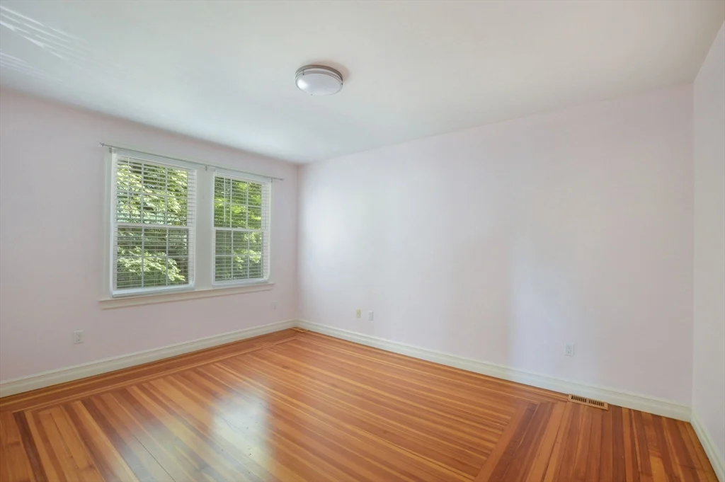 66 Tucker Ln, Dartmouth