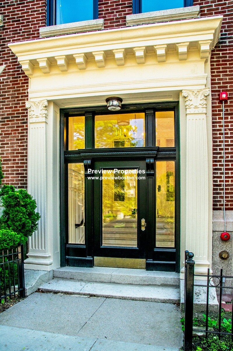 11 Alton Pl, Coolidge Corner
