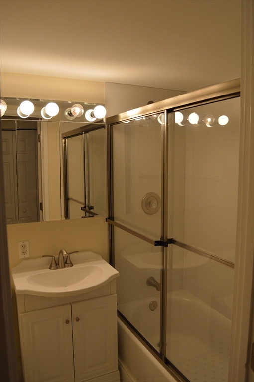 12 Stoneholm, Fenway