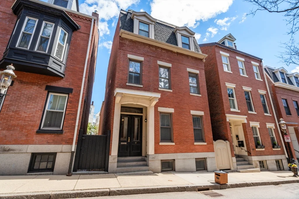 37 Mount Vernon St, Charlestown