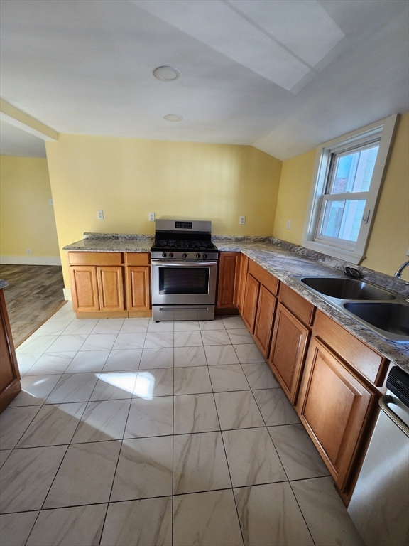 136 South Main St, Sharon