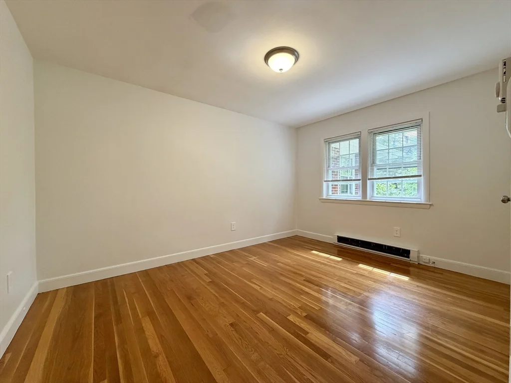 15 Park Ave, Foxboro