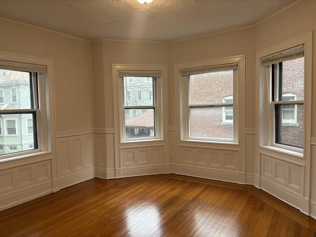 6 Beals St, North Brookline
